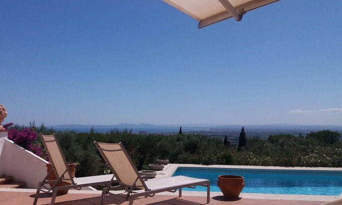 Palau-Saverdera Villa | Villa with impressive views over the bay of Rosas & the Ampurdan plain