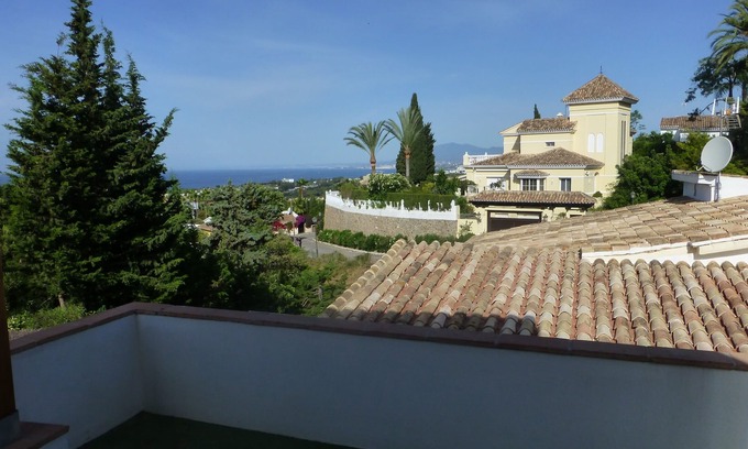 Urbanizacion el Rosario Villa | Villa with large garden, fenced pool, barbecue area, near best beaches