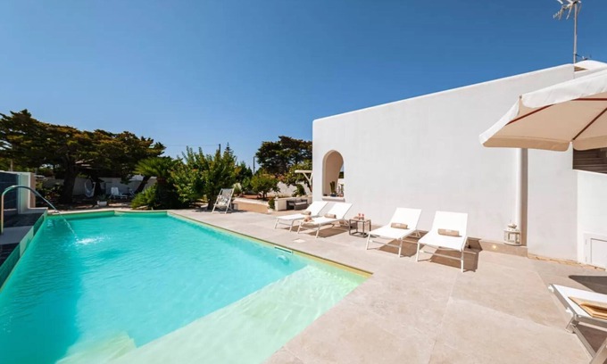 Torre Specchia Ruggeri Villa | Villa with pool 100 meters from the beach