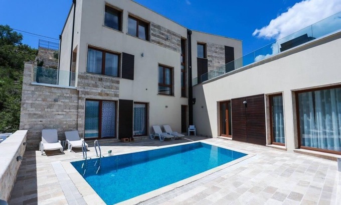 Radovici House | Villa with private beach first line