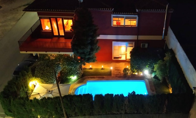 Biar Ski Chalet | Villa with private garden and pool, air conditioning, heating and fireplace
