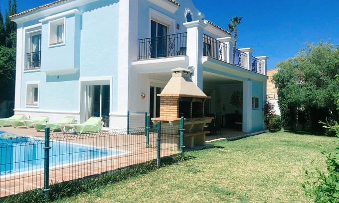 Castillo de Sabinillas Villa | Villa with private infinity pool close to Port