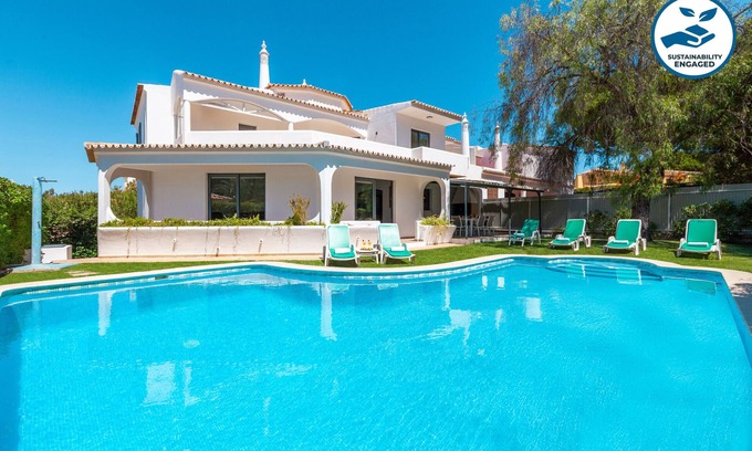 Quarteira Villa | Villa with private pool in Vilamoura