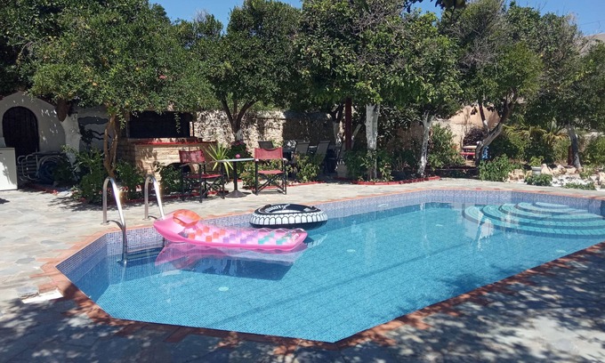 Pigi Villa | VILLA WITH PRIVE POOLGARDEN AREA, bbq , wi-fi, near sea , town, local tavern