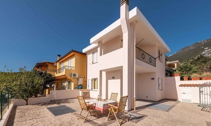Cala Gonone Villa | Villa with terrace and washing machine