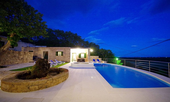Benkovac Villa | Villa Zvonko, in pure nature, 2 separate units, private pool, barbecue