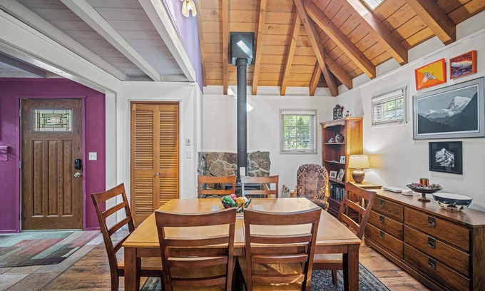 Sunriver House | Village Escape with Cozy Loft, 3 Suites & Patio