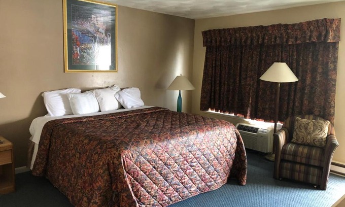 Holt Hotel | Village Inn Motel Holt