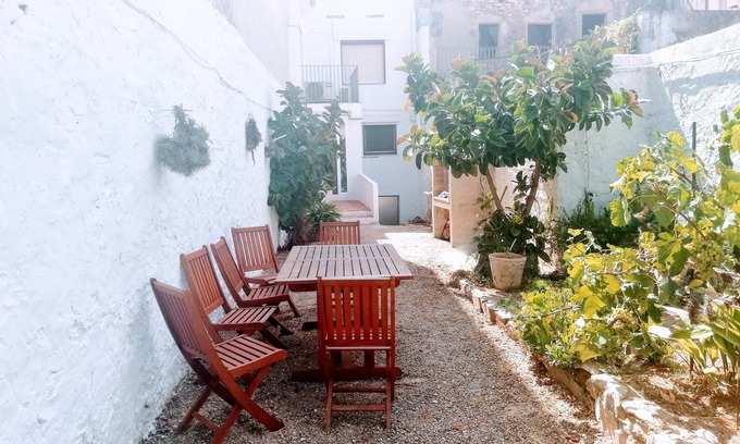 La Pobla de Montornes House | Village vacation house with the garden