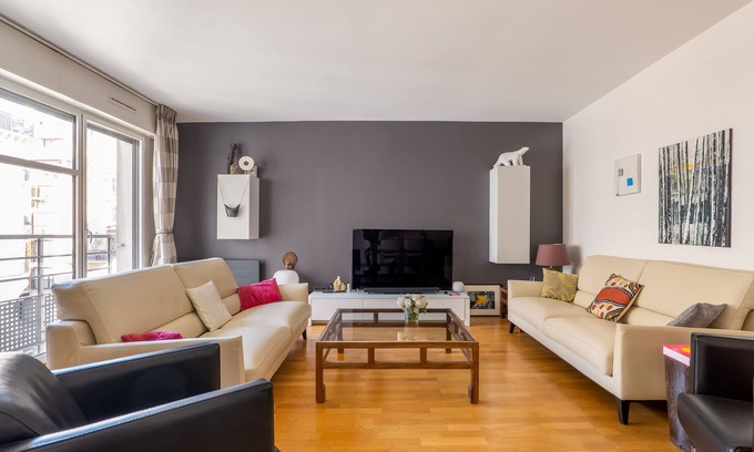 Butte-aux-Cailles Apartment | Village Vision, by Veeve