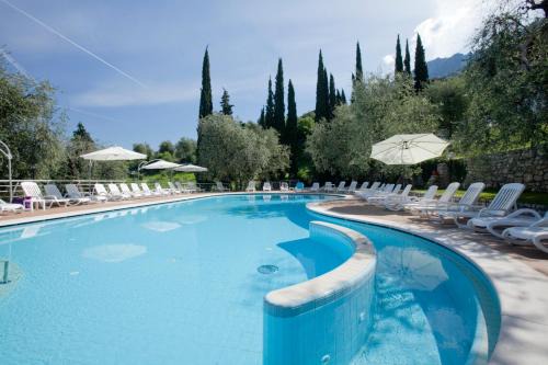 Magugnago Hotel | Villaggio Albergo Casa e Lago