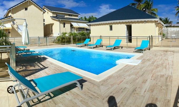 Le Moule Villa | VILLAS SCI SARAH, LUX ET CONVIVIALE