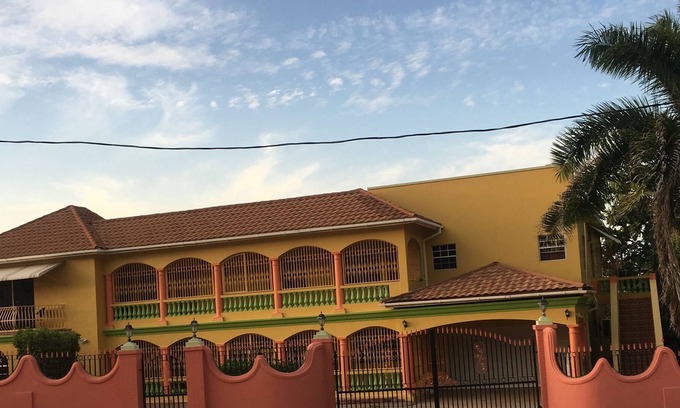 Montego Bay Apartment | Villas with sea views on top of the hill