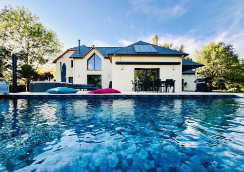 Roussennac Villa | Villaveyron