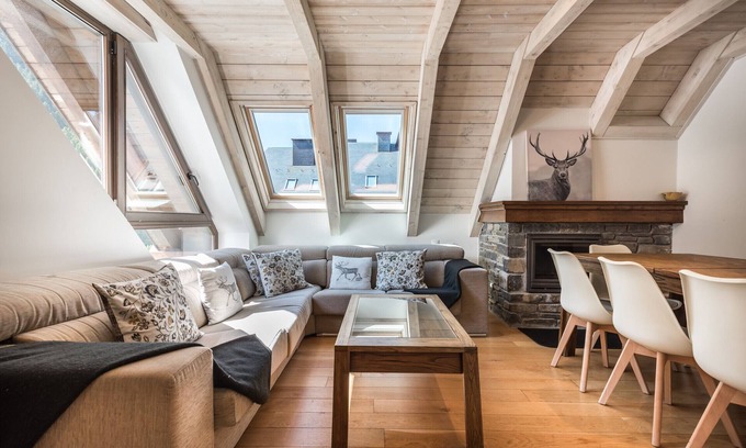 Baqueira Apartment | Villena by Totiaran 12p apartment in Val de Ruda next to Ski Lift