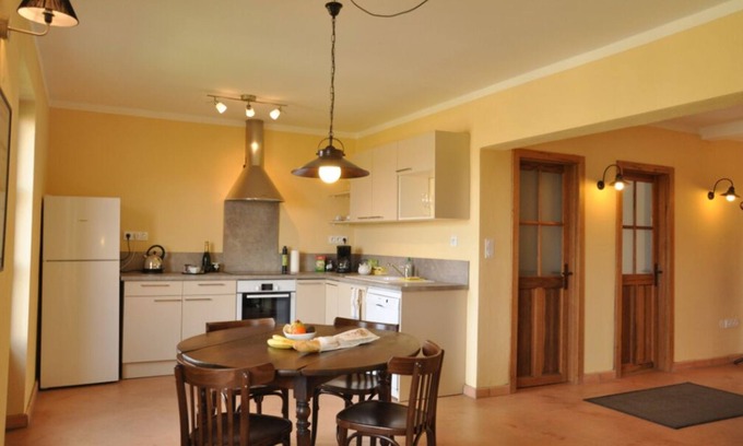 Poilhes Apartment | Vinauberge, Gîte Merlot: Charming holidayhome with terrace next to Canal du Midi