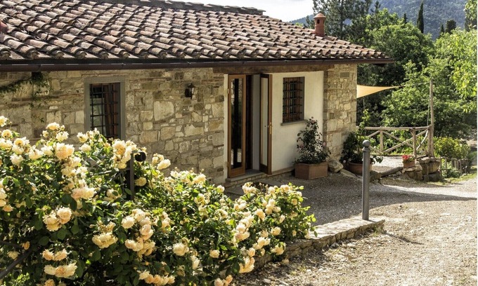 Twist House | Vineyard cottage, 30 minutes to Florence