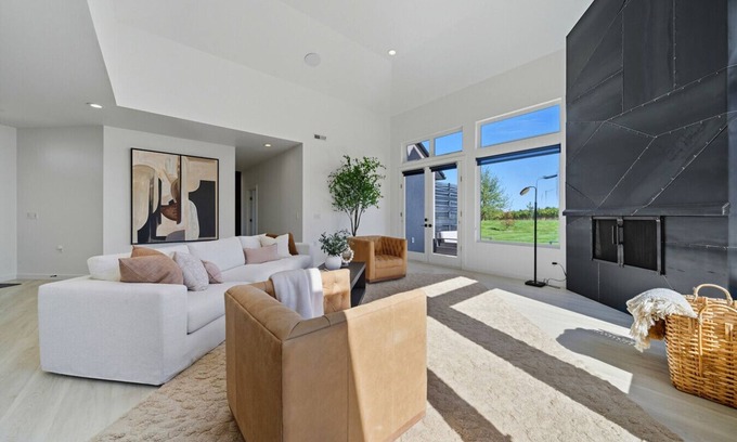 Walla Walla House | Vineyard Main House -10 acre Vineyard
