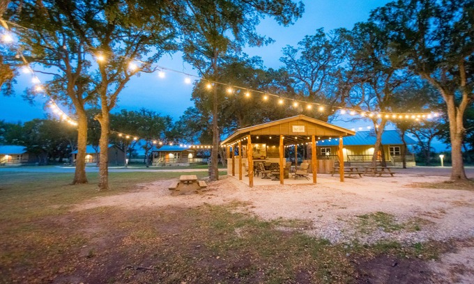 Fredericksburg Hotel | Vineyard Trail Cottages - Adults Only