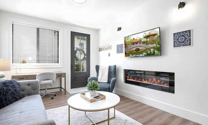 Central Okanagan Villa | Vino Villa Luxury 2BD Spectacular Lakeview Sunny Patio Quiet Privacy