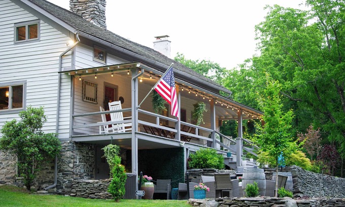 Rowland House | Vintage farmhouse with modern, high-end finishes