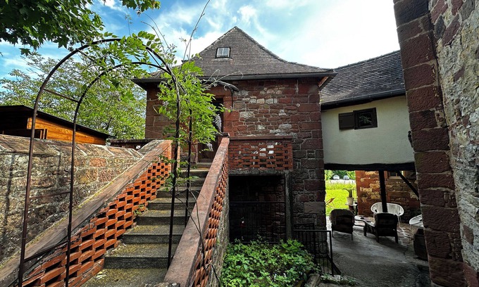 Collonges-la-Rouge House | Vintage gîte in the heart of Collonges-la-Rouge! Pets allowed