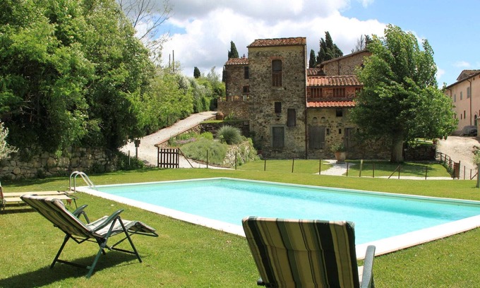 Sesto Fiorentino House | Vintage Holiday Home with Swimming Pool in Montorsoli