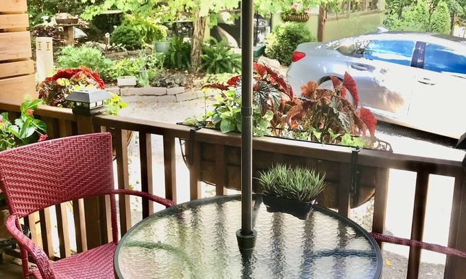 Columbia Apartment | VINTAGE-INSPIRED 1-BEDROOM SUITE NEAR MU, STEPHENS COLLEGE, & DOWNTOWN