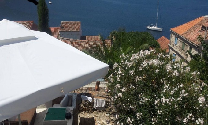 Vis Apartment | Vintage Sea View Studio - Apartment