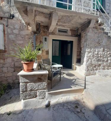 Cove Rogacic Apartment | Violet