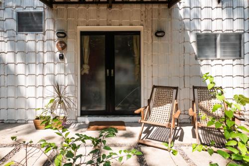 Morong Apartment | VIRYA Nest Self-Service Tiny Home in Rainforest Nest - Monkeys, Bats, Pet Friendly with a Fee