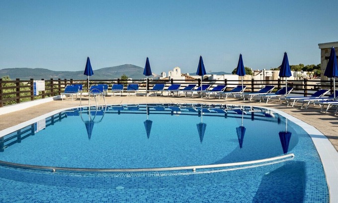 Alghero Villa | Vista Blu Resort Villa sleeps 4 and 2 bathrooms, AC