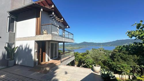 Garopaba House | Vista de Casa - Casa com vista para a lagoa