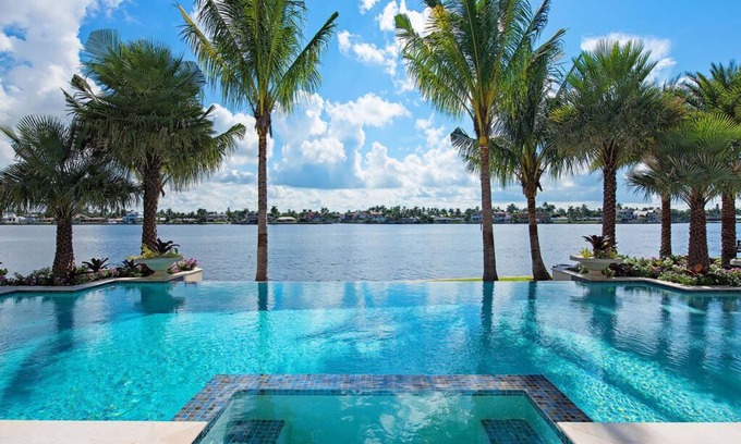 Aqualane Shores House | VISTA POINT ESTATE - Elite Waterfront Rental, Local Concierge Service