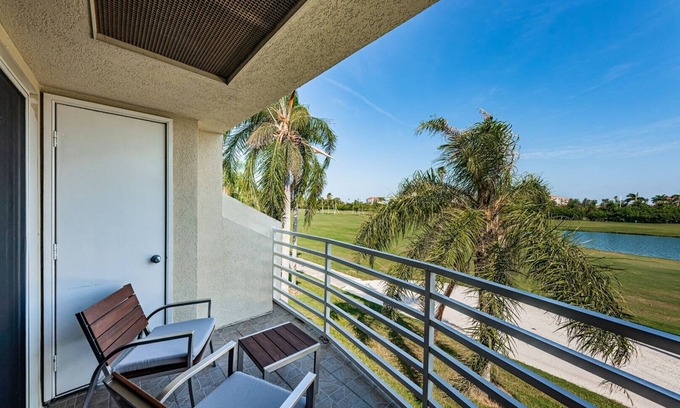 Isla del Sol Condo | Vista Verde N Tranquil 'Island' Views