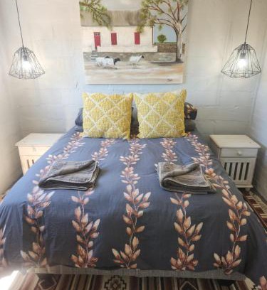 Oudtshoorn Apartment | Volgenoeg Self Catering Family Unit