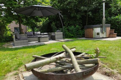 Ewijk House | Vrijstaande 6 persoons Bungalow hottub en pizzaoven op vakantiepark