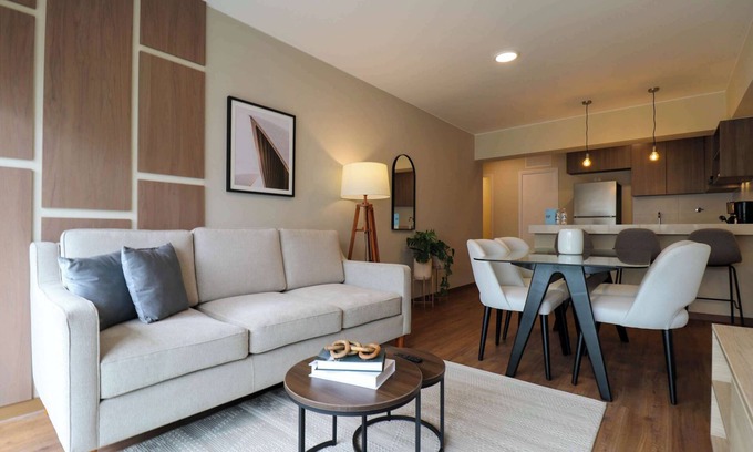 Miraflores Apartment | w* | Comfy 2BR w/Modern Balcony Near Kennedy Park