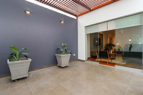 Chacarilla-Santa Cruz Apartment | w* Elegant 2BR w Spacious Terrace in Miraflores