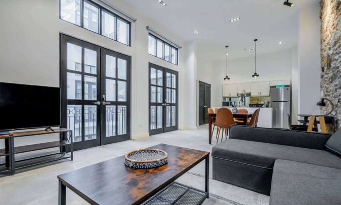 Casco Viejo Apartment | w* | Impeccable 1BR in Plaza Catedral