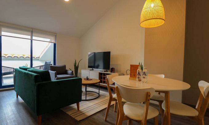 Cusco Historic Center Apartment | w* | Stunpedous 2BR w/Perfect Balcony in Cusco