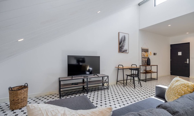 Casco Viejo Apartment | w* | Sunny Loft in Plaza Catedral