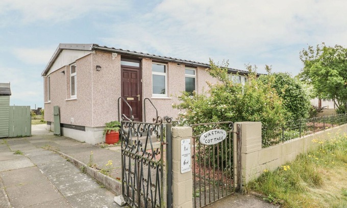 Southerness Cottage | WAGTAIL COTTAGE, pet friendly, country holiday cottage in Southerness