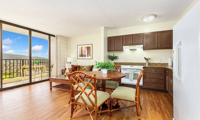 Waikiki Condo | Waikiki Banyan 3409 – Mountain View Condo Rental in the Heart of Waikiki