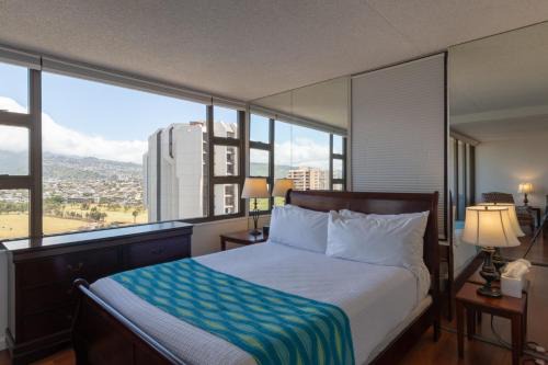 Waikiki Apartment | Waikiki Banyan Condo with Mountain Views Near Waikiki Beach, Free Parking (22113)