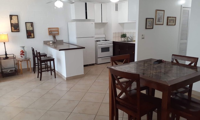 Waikiki Apartment | ~Waikiki~ LOWEST RATES IN AREA ~ 1 Bedroom ~ Fully Furn ~ Blocks to Beach ~