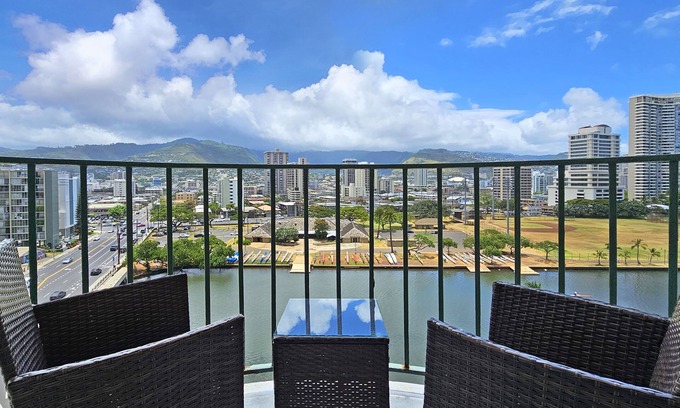 McCully - Moiliili Apartment | Waikiki Studio Apartment with great Ala Wai Canal Views