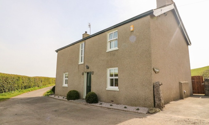 Flookburgh Cottage | WAINGATE COTTAGE, pet friendly, with open fire in Flookburgh