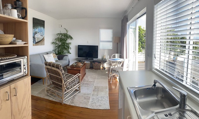 Waipu Cove Cottage | Waipu Cove Beach - BAREFOOT COTTAGE