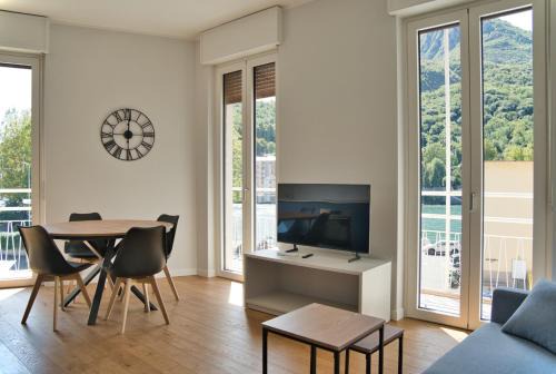 Lecco Apartment | Wake of the lake - bright waterfront apartment